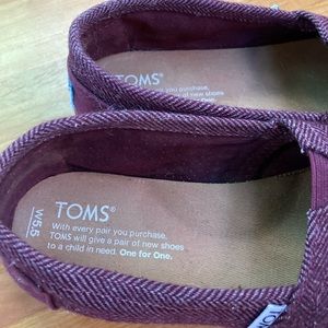 Toms Burgundy size 5.5 shoes